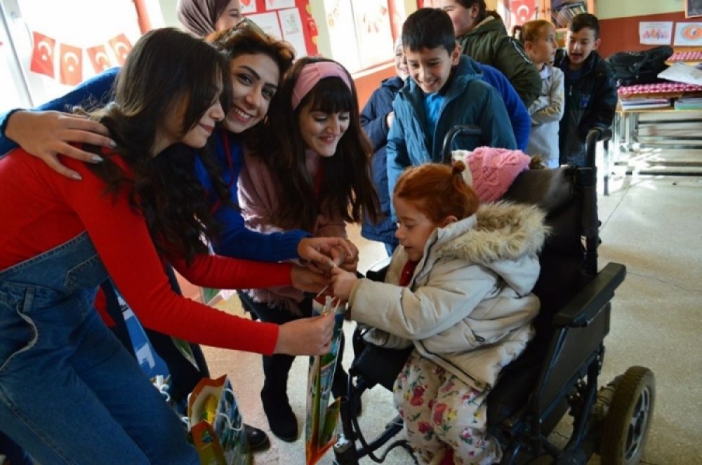 Ayvacık’ta Renkli Bir Dünya İçin Şiddetsiz İletişim Projesi