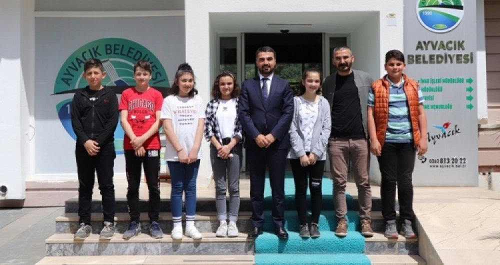 Belediye Başkanımız Öğrencilere Röportaj Verdi