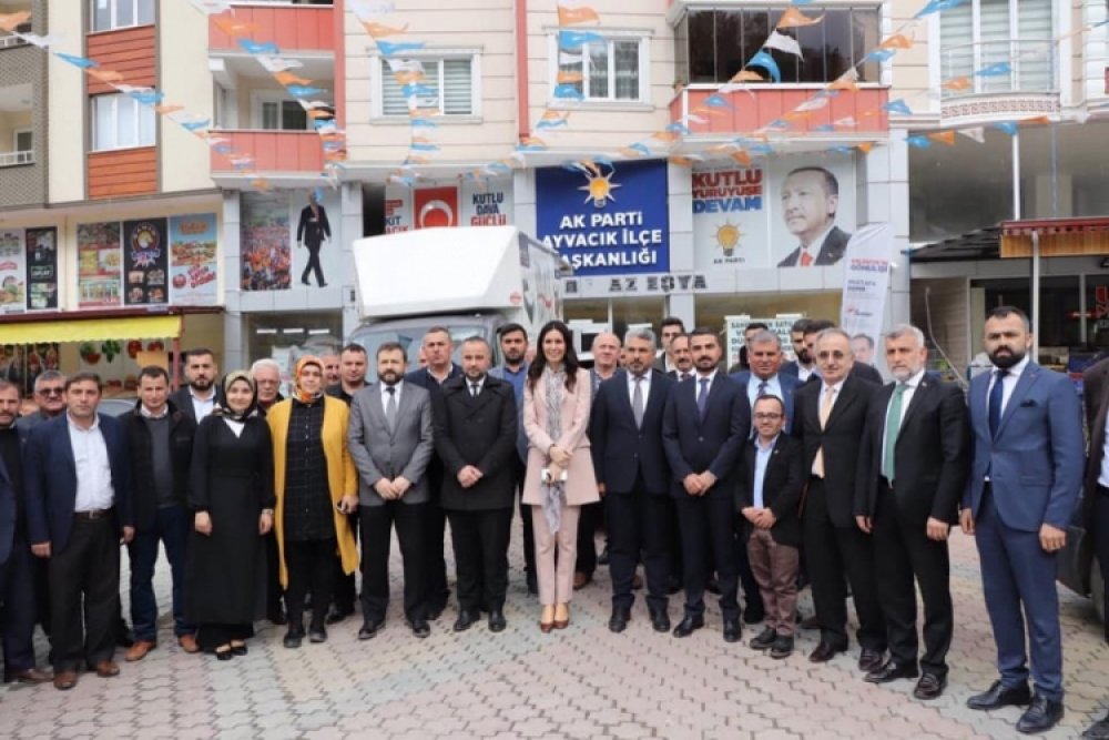 Çiğdem Karaaslan’dan Başkanımıza Hayırlı Olsun Zi̇yareti