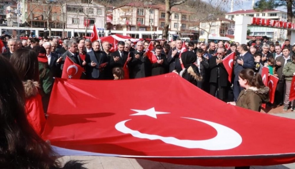 İlçe Halkımızdan Şehitlerimize Saygı Yürüyüşü